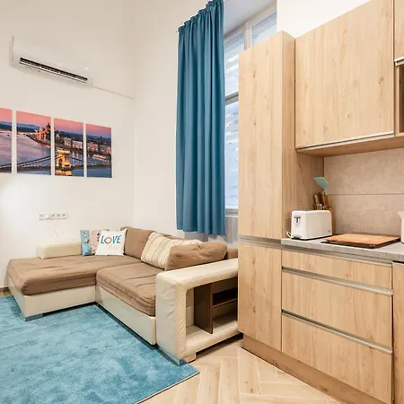 Market Hall Double Apt *