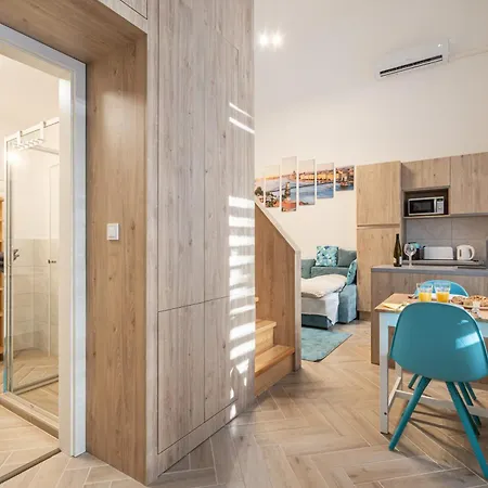 Market Hall Double Apt *