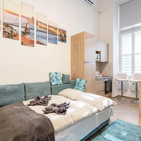 Market Hall Double Apt *