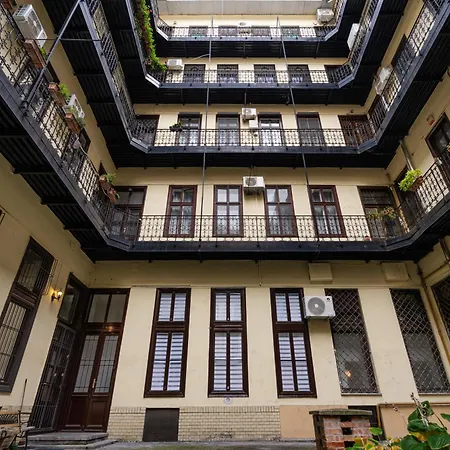 Market Hall Double Apt 아파트 *